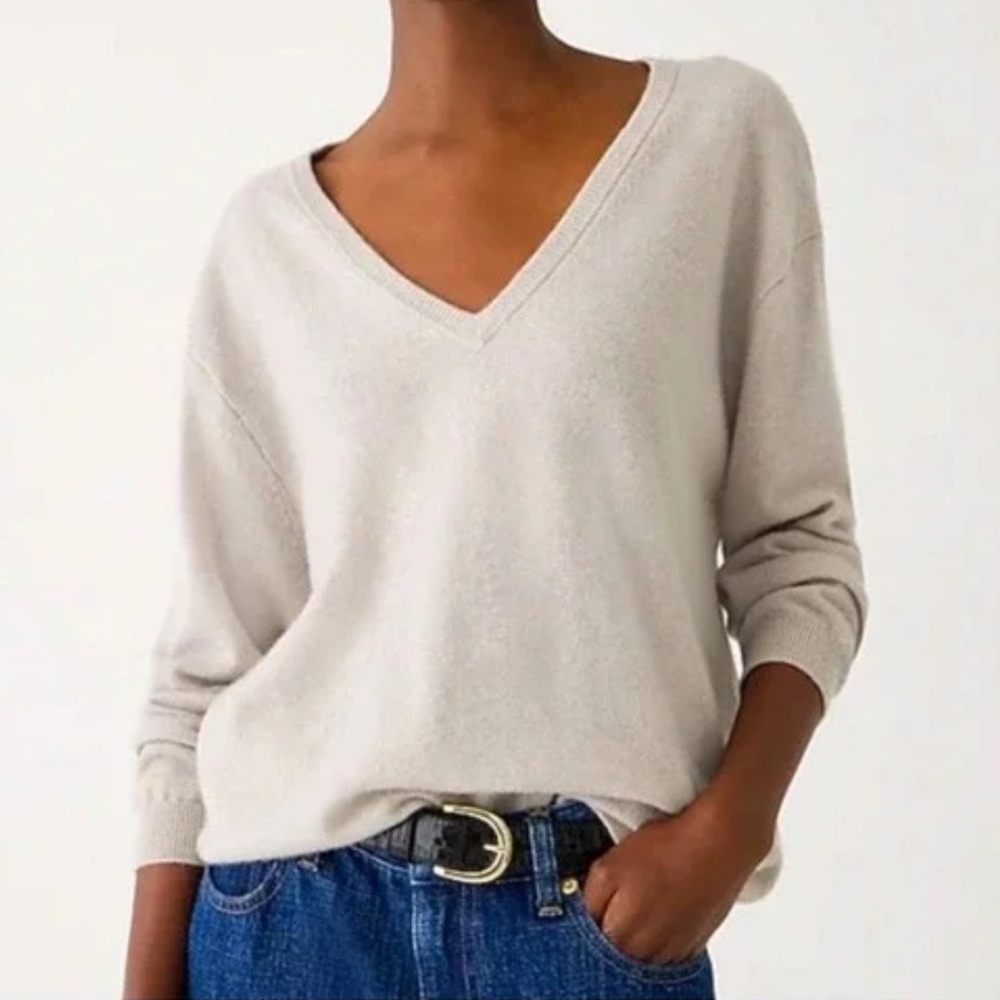 NWOT J. Crew 100% Cashmere Relaxed V-neck Sweater in Grey Fog Size Small
